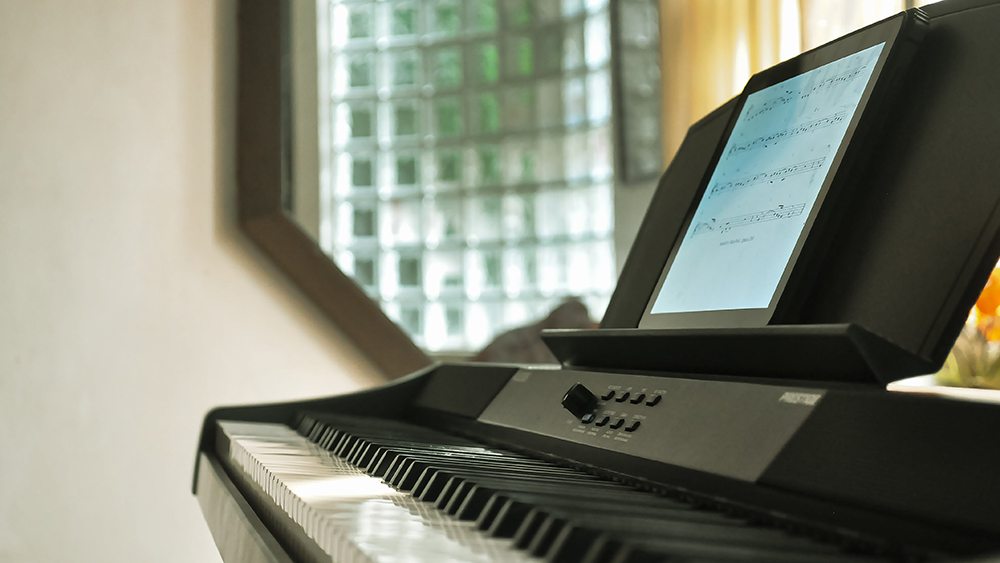 Electronic piano with iPad